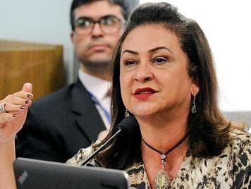 Ex-ministra de Dilma, Kátia Abreu combaterá impeachment no Senado