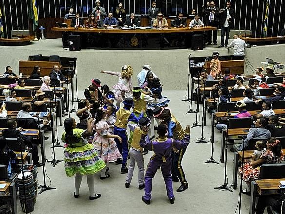 Recesso junino custa R$ 20 milhões à Câmara