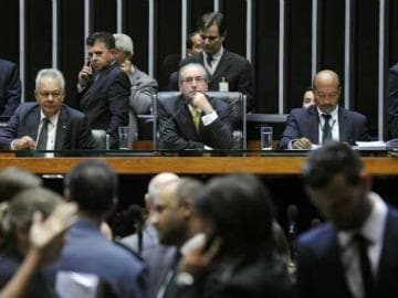 Cunha tenta última cartada para escapar da cassação