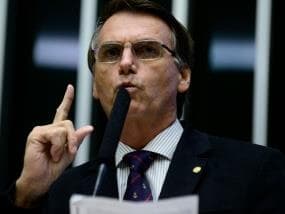 Conselho de Ética adia análise de representação contra Bolsonaro