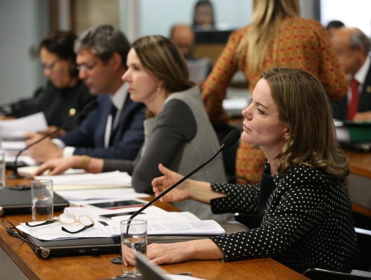 Impeachment: Senado repõe prazo de defesa a Dilma