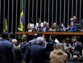 Câmara aprova urgência para votar reajuste de servidores dos três Poderes