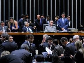 Meta é revista, e Temer passa em primeiro teste no Congresso