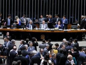 Congresso derruba vetos e abre caminho para votar meta fiscal