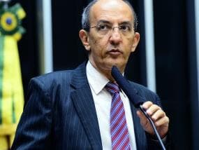 PPS vai à Justiça contra "regalias" de Cunha