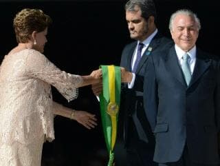 Senado afasta presidente Dilma. Temer assume hoje