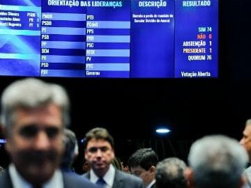 Veja a lista dos senadores que cassaram Delcídio