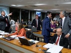 Caiado desafia Lindbergh no Senado: "Fala lá fora"!