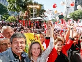 Dilma corrige tabela do Imposto de Renda e reajusta Bolsa Família