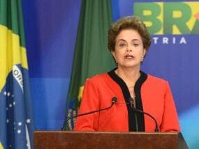 Dilma diz que golpe tem "chefe e vice-chefe" assumidos