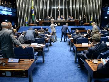 Bate-boca entre senadores encerra sessão e prejudica votação de MP