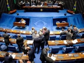 Em seis meses, dez senadores trocam de partido