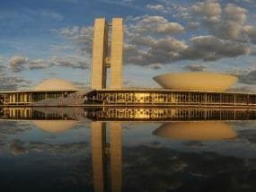 Setenta deputados trocaram de partido em 30 dias