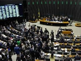 Senadores e deputados ficam fora da Lei de Repatriação