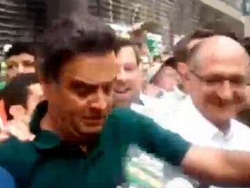 Vídeo: Aécio e Alckmin são hostilizados e aplaudidos no ato da Avenida Paulista