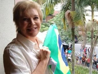 Marta Suplicy é hostilizada em SP por manifestantes anti-governo