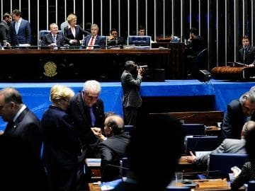 Senado conclui votação de PEC que proíbe despesas sem receitas