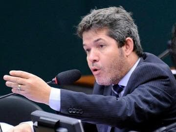 Delegado Waldir deixa PSDB para disputar Prefeitura de Goiânia