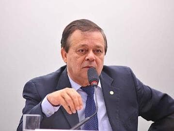 Conselho de Ética: PTB troca deputado que votou contra Cunha