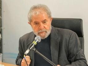 Lula repudia "tentativa" de envolvê-lo na Lava Jato