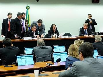 Comissão de Orçamento altera LDO e reduz meta de superavit primário