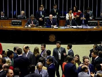 Câmara aprova em 2º turno PEC que muda pagamento de precatórios