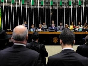 Comissão do impeachment já tem mais de 60 nomes