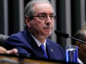 Cunha decide acatar pedido de impeachment de Dilma