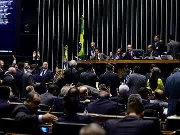 Câmara aprova MP que permite venda de imóveis da União