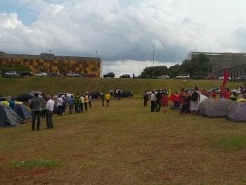 Renan quer acampamento anti-Dilma mais afastado do Congresso