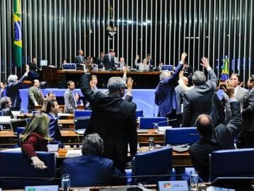 Senadores rejeitam 'jabutis' e aprovam reajuste em taxas de órgãos públicos