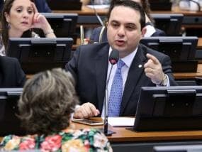 Deputado defende 'consciência' médica contra aborto