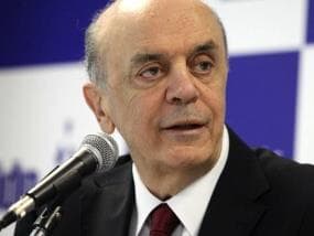 Projeto de Serra sobre pré-sal movimenta Senado