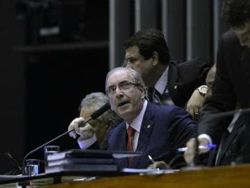 Cunha recebeu 1,3 milhão de francos de lobista, diz jornal