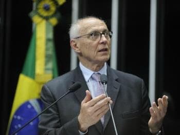 Eduardo Suplicy: governos precisam sempre prevenir e corrigir erros