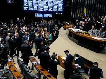 Governo fracassa na mobilização da base para votar vetos