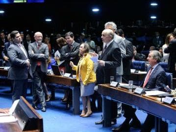 Senadores eliminam exigência de domicílio eleitoral