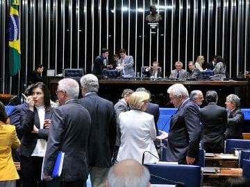 Senado aprova novas regras para troca de partido