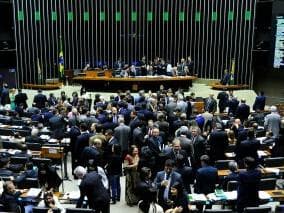 Ipea: metade das leis aprovadas é de homenagens ou datas