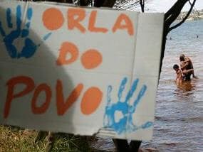 Brasilienses fazem festa em área desapropriada de mansões às margens do Lago Paranoá