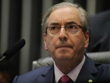 Cunha arquiva quatro pedidos de impeachment contra Dilma