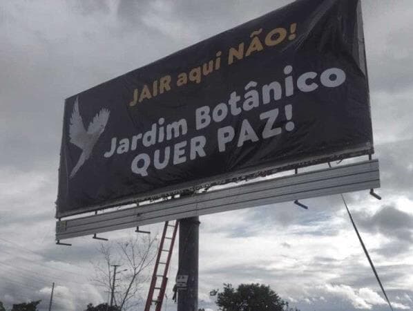 Moradores não querem Bolsonaro como vizinho: "Jair aqui não!"