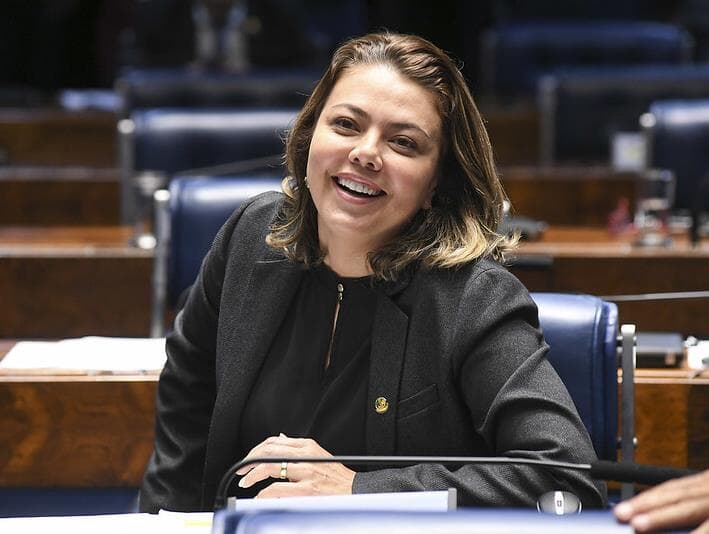 Leila Barros se filia ao PDT para concorrer ao governo do Distrito Federal