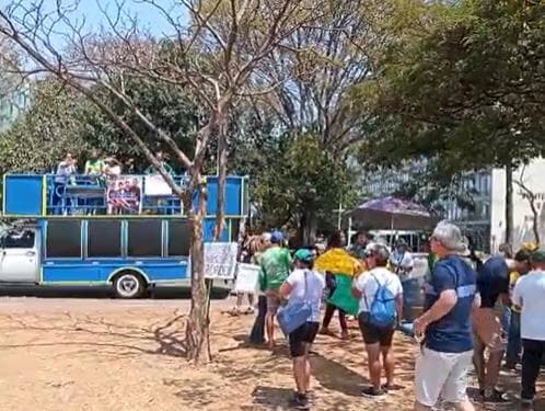 Cerca de 60 bolsonaristas fazem protesto antivacina na Esplanada dos Ministérios