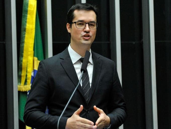 Após atos contra Congresso e STF, Lava Jato diz defender regime democrático