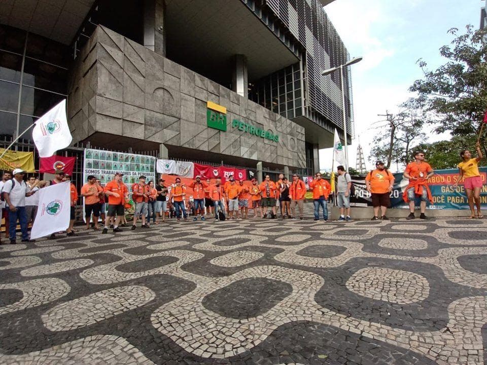 Petroleiros aceitam acordo e greve termina depois de 20 dias