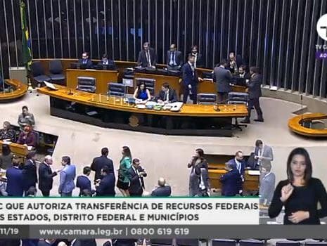 Câmara aprova PEC que facilita repasse de recursos a estados e municípios