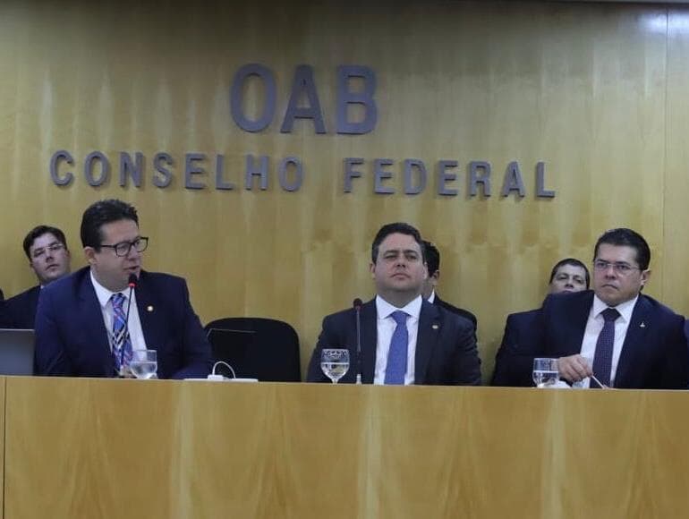 OAB - Estilingue ou vidraça?