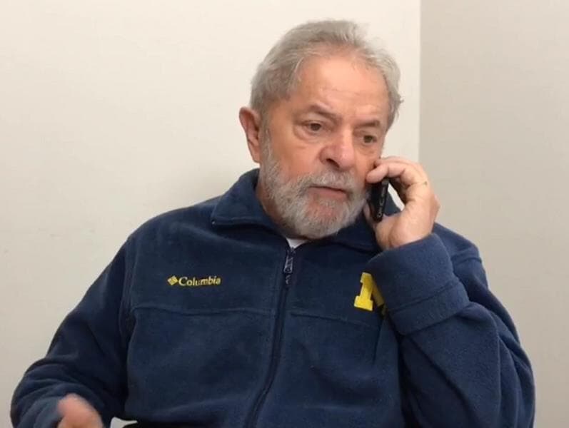 Pilotos de avião intermediaram conversa entre Lula e Huck