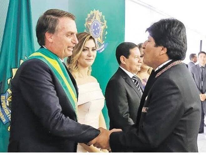 Jair Bolsonaro comemora após Evo Morales denunciar golpe e renunciar